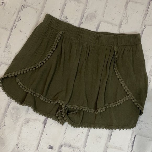 Ambiance Boho Festival Shorts Pompom Trim Olive Green Gauzy Rayon Overlapping - Picture 9 of 10